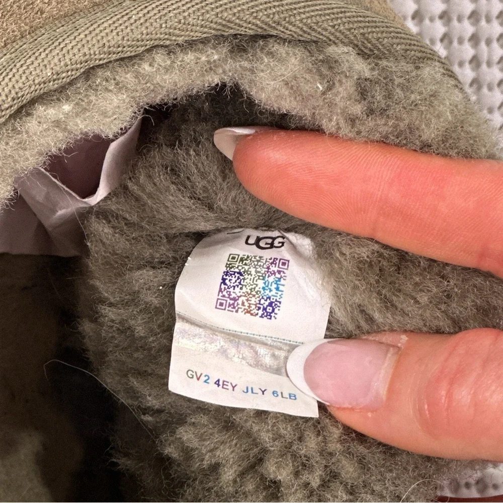 UGG Women Classic Ultra Mini Shearling Boots Olive Suede Size 10